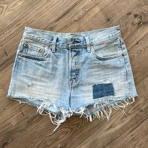 LIKE NEW Levi’s denim shorts